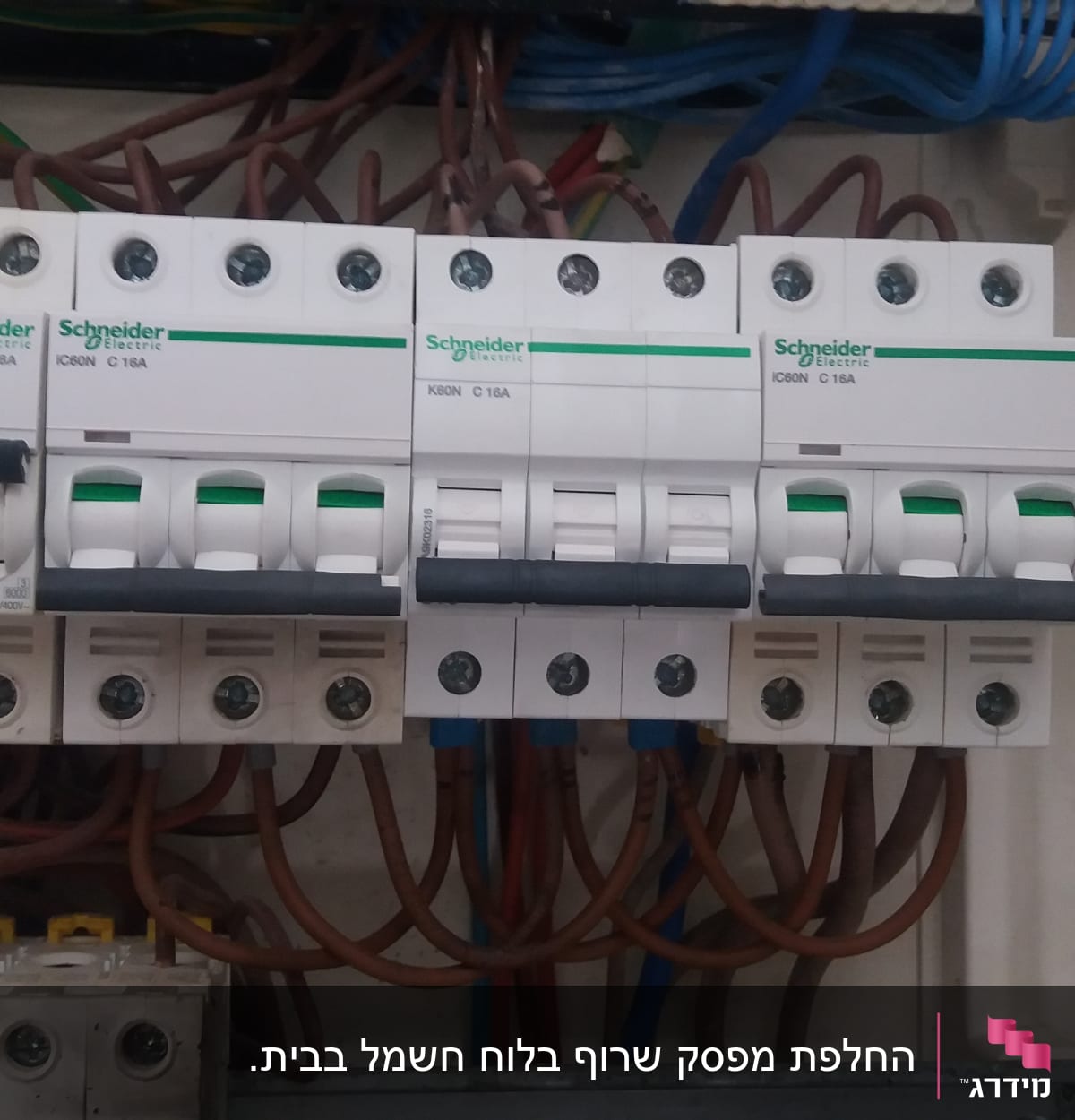 לוח חשמל עם מפסקים של שניידר אלקטריק